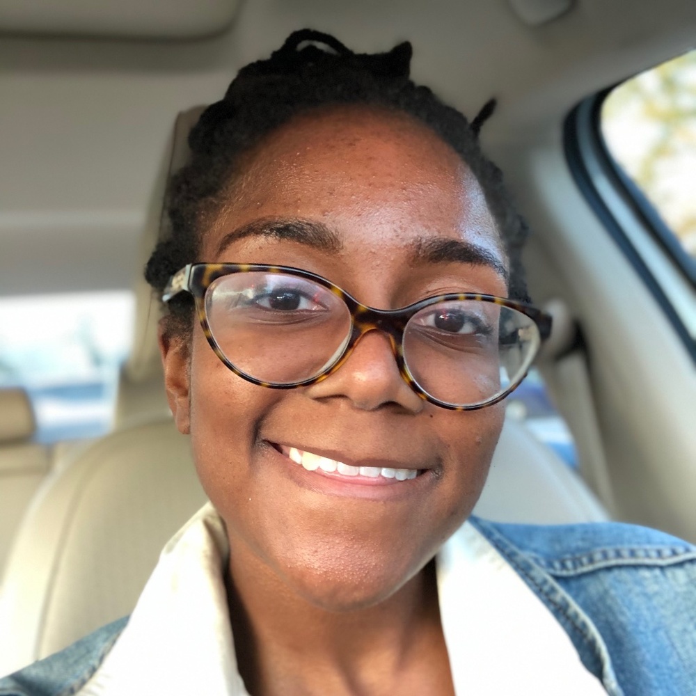 Meet your Posher, Adrienne